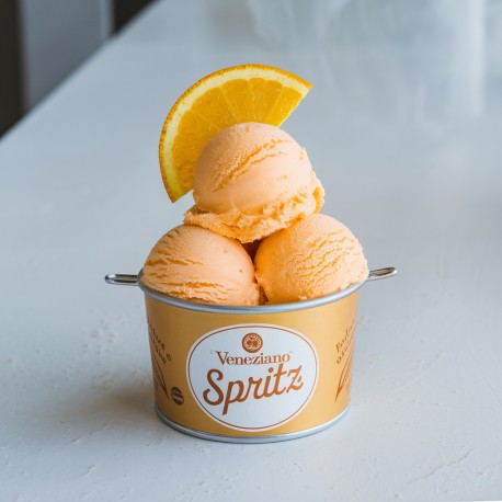 Spritz-Aromapaste Bigatton — Spritz-Eis im Becher mit Orangenscheibe