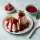 Dessert Panna Cotta Bigatton — presentazione con topping lampone e lamponi interi