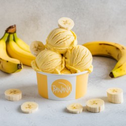 Pasta aromatizzante Banana 1,4 kg Bigatton — gelato alla banana in coppetta con fette di banana e banane intere