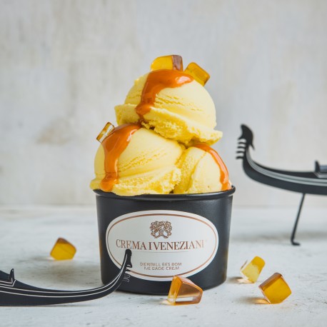 Pasta aromatizante Crema Veneciana Bigatton — helado en vaso con crema y virutas