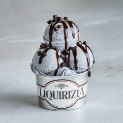 Helado de regaliz preparado con la pasta Regaliz Bigatton – presentación en copa
