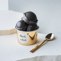 Pasta aromatizante Black Velvet Bigatton — apresentação de gelado preto na taça