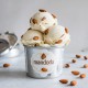 Pasta aromatizante Amêndoa Pura Bigatton — gelado de amêndoa em taça com amêndoas inteiras