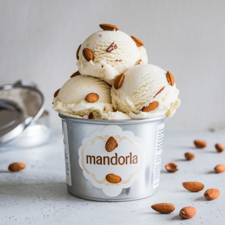 Pâte aromatisante Amande Pure Bigatton — glace à l’amande en coupe avec amandes entières