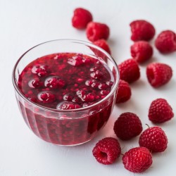 Bigatton Himbeere Variegato im Becher mit Himbeeren