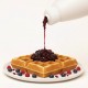 Topping Frutos del Bosque 29N Bigatton — topping vertido sobre gofre