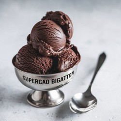 Pasta Supercao Bigatton — copa elegante de cacao con cuchara